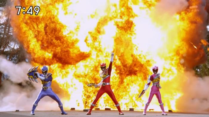 [Over-Time] Voltasaur Team Kyouryuger - 02 [AF877A2C].mkv_snapshot_16.33_[2013.02.26_21.37.52]