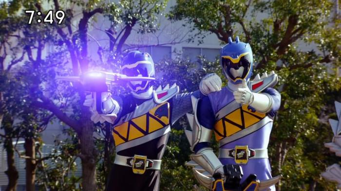 [CureCom] Voltasaur Team Kyoryuger - 07 [0FA19F76].mkv_snapshot_16.04_[2013.04.02_19.22.10]