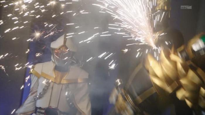 [Over-Time] Kamen Rider Wizard - 49 [AFA16468].mkv_snapshot_16.41_[2013.09.09_16.33.41]