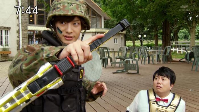 [Over-Time] Voltasaur Team Kyoryuger - 30 [709987F3].mkv_snapshot_12.49_[2013.09.26_15.09.37]