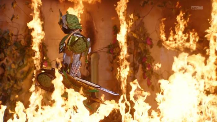 [Aesir]Kamen_Rider_Gaim_-_09HD[C872F00B].mkv_snapshot_21.36_[2013.12.12_00.00.53]