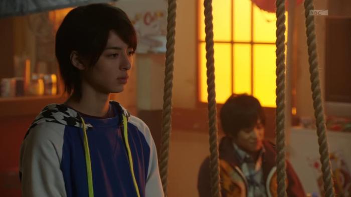 [Aesir]Kamen_Rider_Gaim_-_17HD[39467E49].mkv_snapshot_04.13_[2014.02.12_01.43.11]