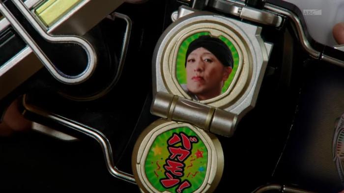 [Aesir]Kamen_Rider_Gaim_-_17HD[39467E49].mkv_snapshot_12.15_[2014.02.12_01.44.04]