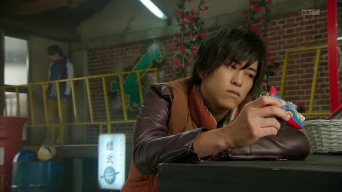 [Aesir]Kamen_Rider_Gaim_-_18HD[1E62AA55].mkv_snapshot_09.12_[2014.02.18_23.18.37]