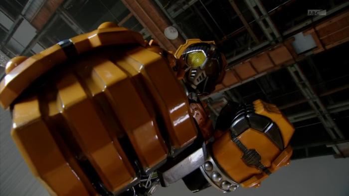 [Aesir]Kamen_Rider_Gaim_-_18HD[1E62AA55].mkv_snapshot_15.14_[2014.02.18_23.22.30]