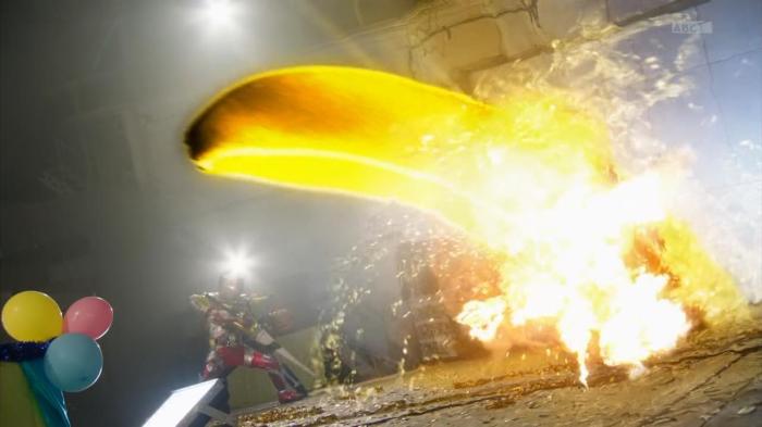 [Aesir]Kamen_Rider_Gaim_-_18HD[1E62AA55].mkv_snapshot_20.26_[2014.02.18_23.25.20]