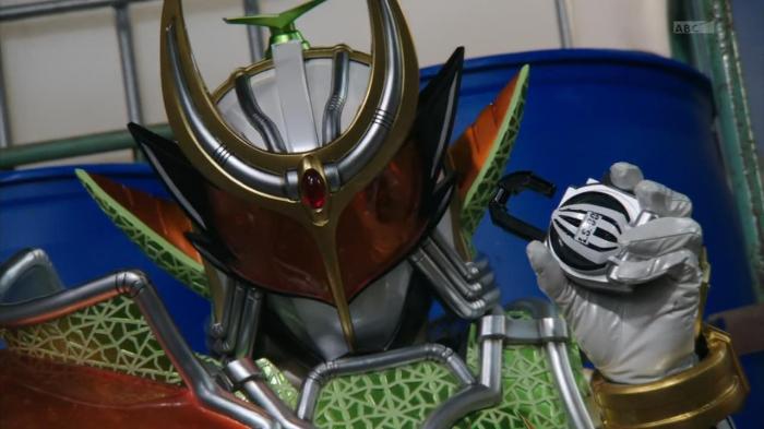[Aesir]Kamen_Rider_Gaim_-_28HD[794D7149].mkv_snapshot_19.30_[2014.05.08_01.41.24]