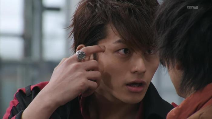 [Aesir]Kamen_Rider_Gaim_-_28HD[794D7149].mkv_snapshot_20.57_[2014.05.08_01.41.46]