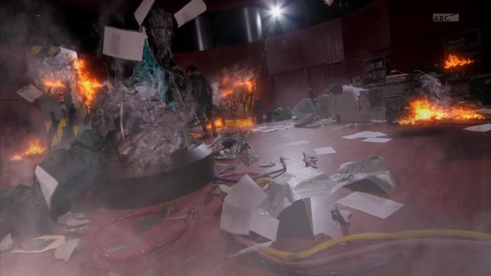 [Aesir]Kamen_Rider_Gaim_-_28HD[794D7149].mkv_snapshot_21.44_[2014.05.08_01.42.48]