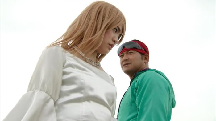 [Aesir]Kamen_Rider_Gaim_-_43HD[1D473C9D].mkv_snapshot_13.27_[2014.09.04_01.09.33]