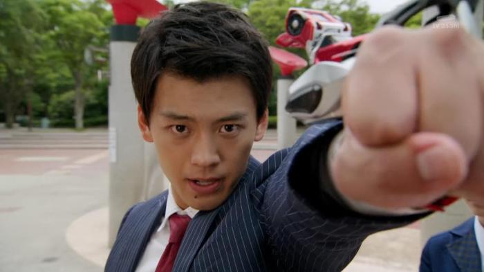 [Over-Time] Kamen Rider Drive - 01 [26657870].mkv_snapshot_16.46_[2014.10.08_22.56.24]