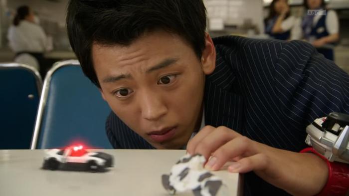 [Over-Time] Kamen Rider Drive - 02 [1E4F4BD8].mkv_snapshot_02.50_[2014.10.16_00.34.00]