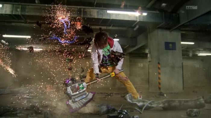 [Over-Time] Kamen Rider Drive - 46 [B417BB71].mkv_snapshot_16.11_[2015.09.18_21.43.12]